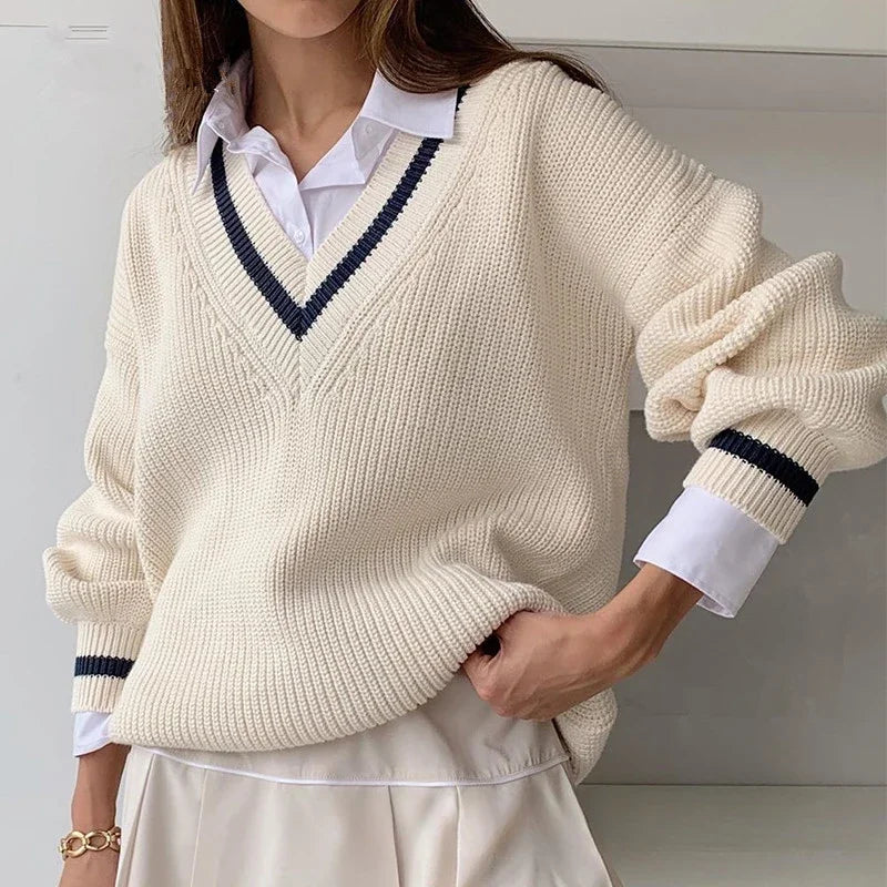 Damen-Pullover mit kontrastierendem V-Ausschnitt und Patchwork-Design