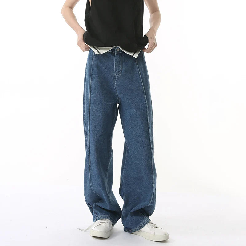 Hochwertige, individuell gestaltete Jeans mit umgeschlagenem Bund