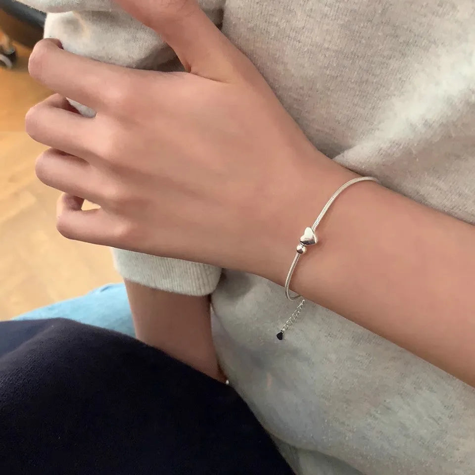 Niedliches minimalistisches Herzarmband aus Sterlingsilber für Damen