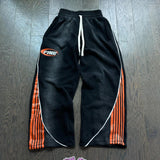 Gestreifte Jogginghose im Y2K-Stil