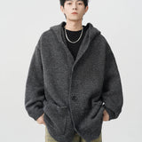 Gemütlicher grauer Strickcardigan mit Kapuze für Herren