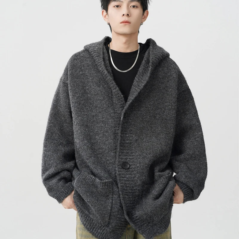 Gemütlicher grauer Strickcardigan mit Kapuze für Herren
