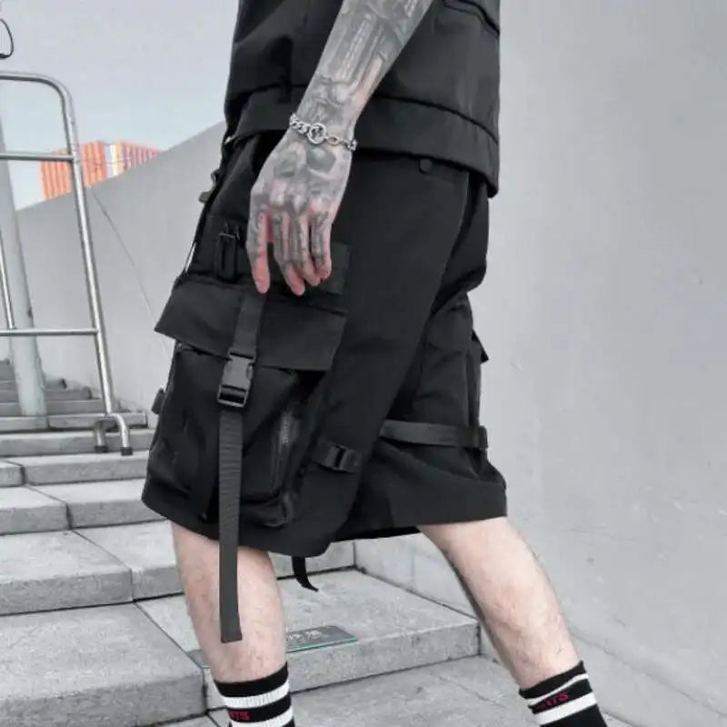 Dunkle, taktische, locker sitzende Techwear-Shorts