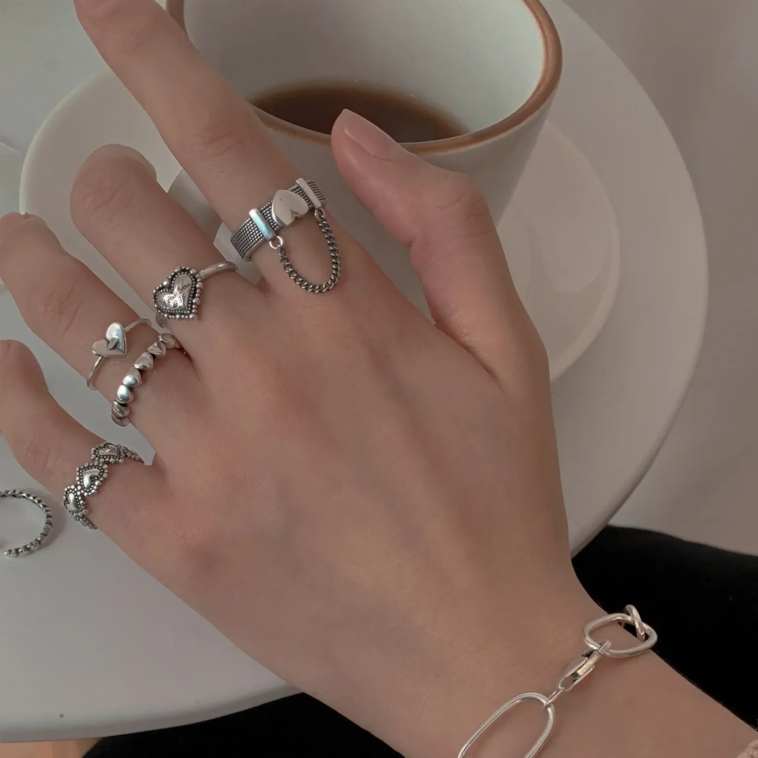 Herzförmige Ringe mit Ketten