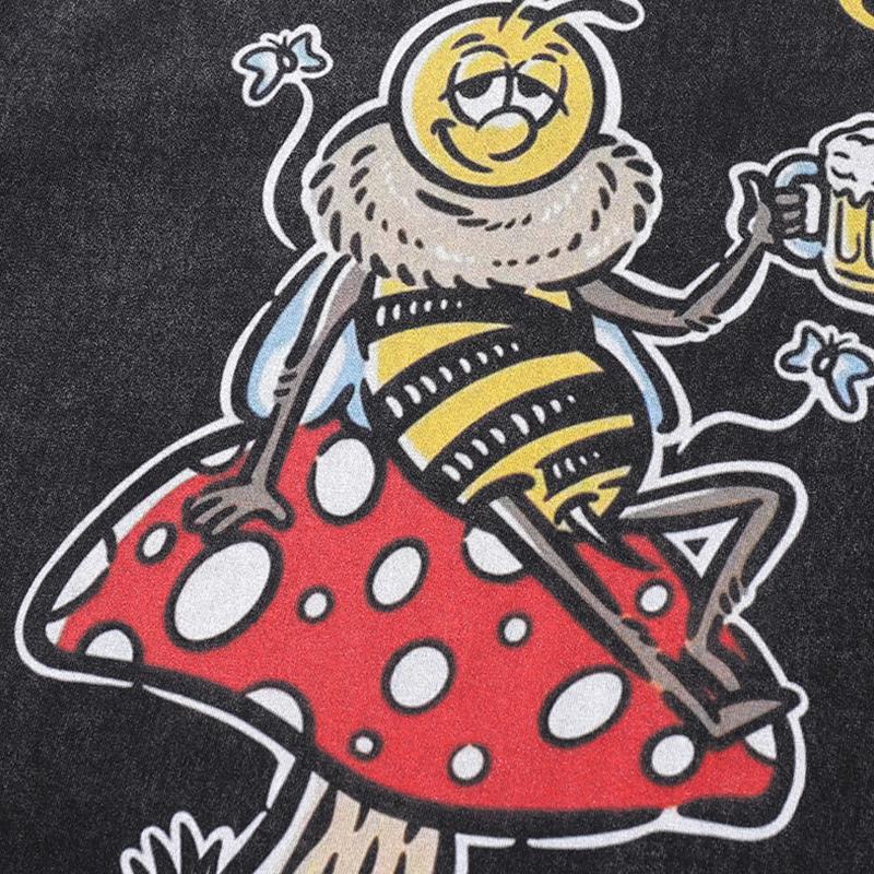 Sitting High Washed Bee Printed T-Shirt
